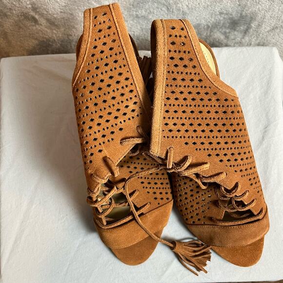 Marc Fisher Shaini Perforated Lace-Up Peep-Toe Booties Size 9 - Picture 7 of 7